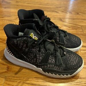Nike Kyrie black lace basketball sneakers
